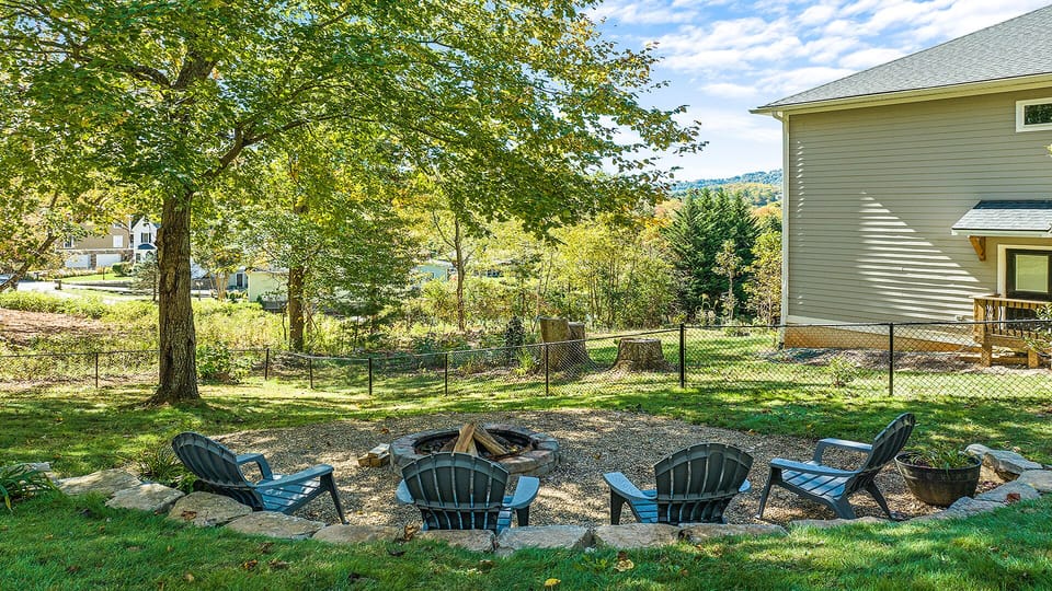 Sit by the fire, let the dogs run in fenced in space, enjoy the views!