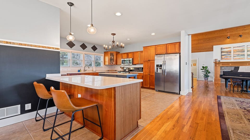 Fabulous and spacious kitchen is a chef's dream!