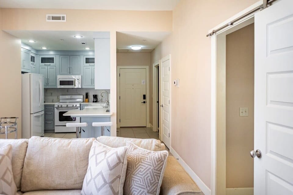 This living room, featuring a welcoming couch and handy microwave, is ideal for relaxation and entertaining.