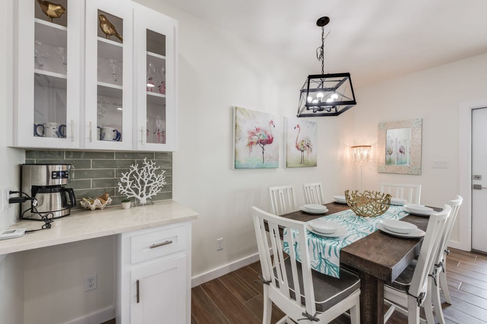 Kitchen - Coffee maker, toaster, and other essentials provided