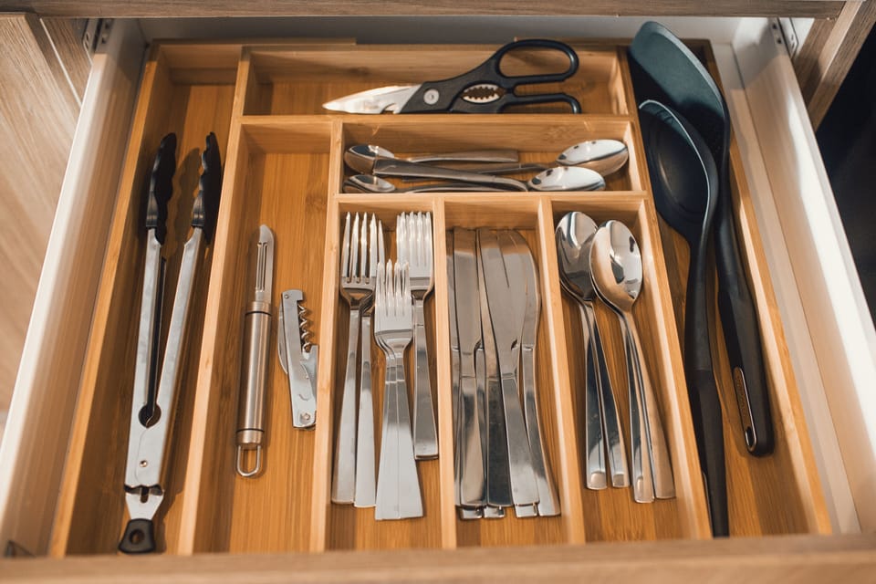 Fully equipped cutlery drawer.