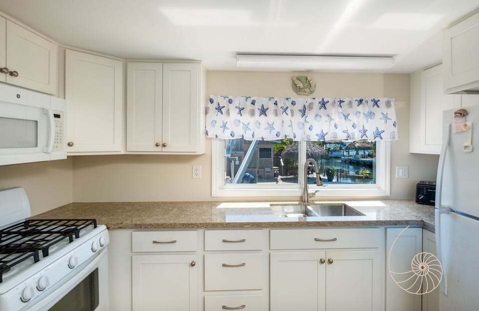 Fully Stocked Kitchen