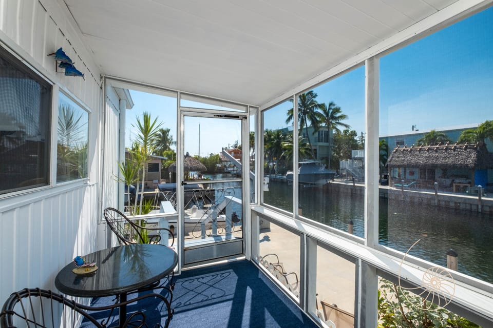 Screened-in Porch 