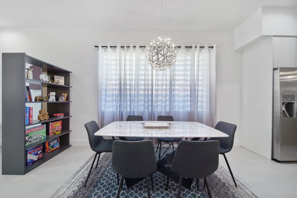 Dining, Games