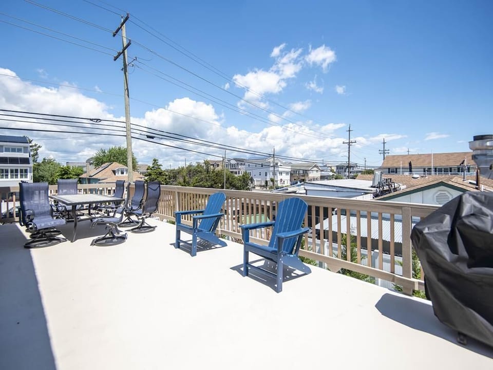 Deck with dining table for 8