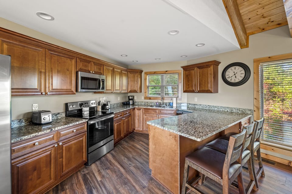 Misty Mountain Chalet's fully equipped kitchen