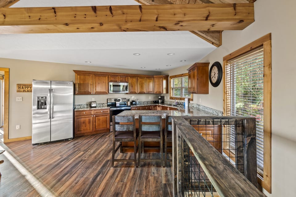 Misty Mountain Chalet's kitchen and dining area