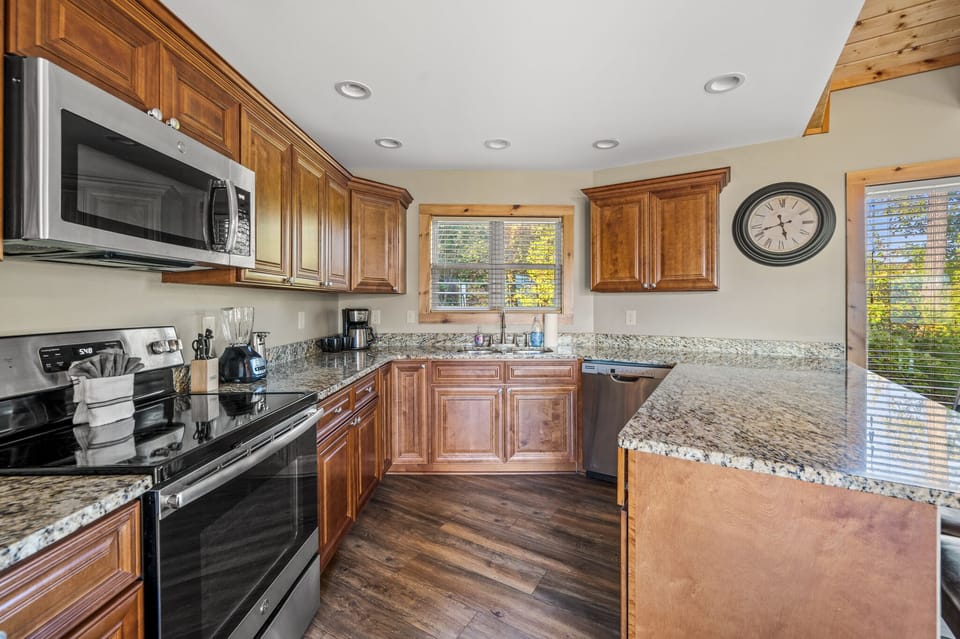 Misty Mountain Chalet's fully equipped kitchen