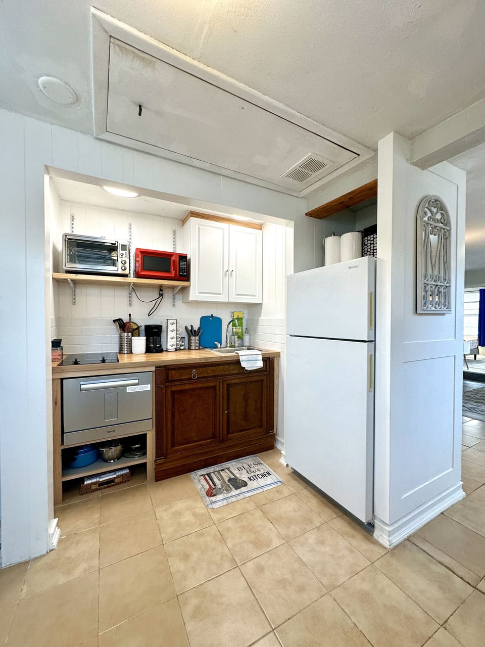 Kitchen: Refrigerator, Dishwasher, Microwave, Single Toaster, Induction Stove.