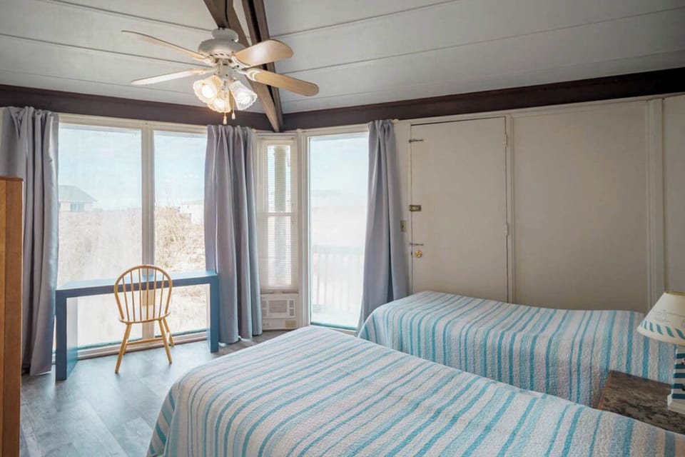 Twin Bedroom