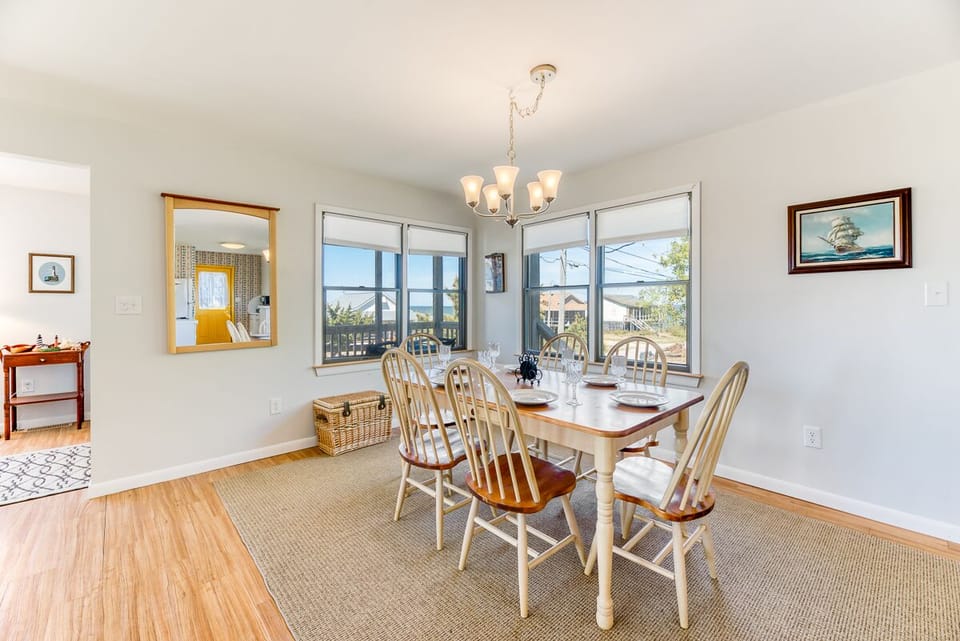 Mid Level Dining Area