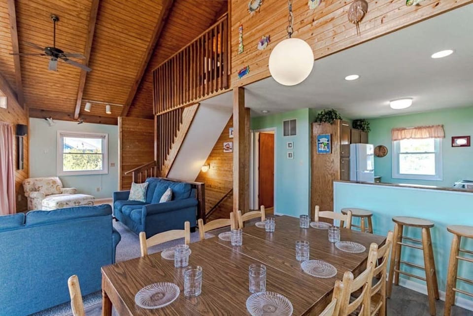 Top Level Dining Area