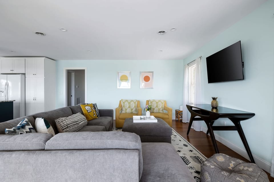 Spacious living room with seating for your entire group