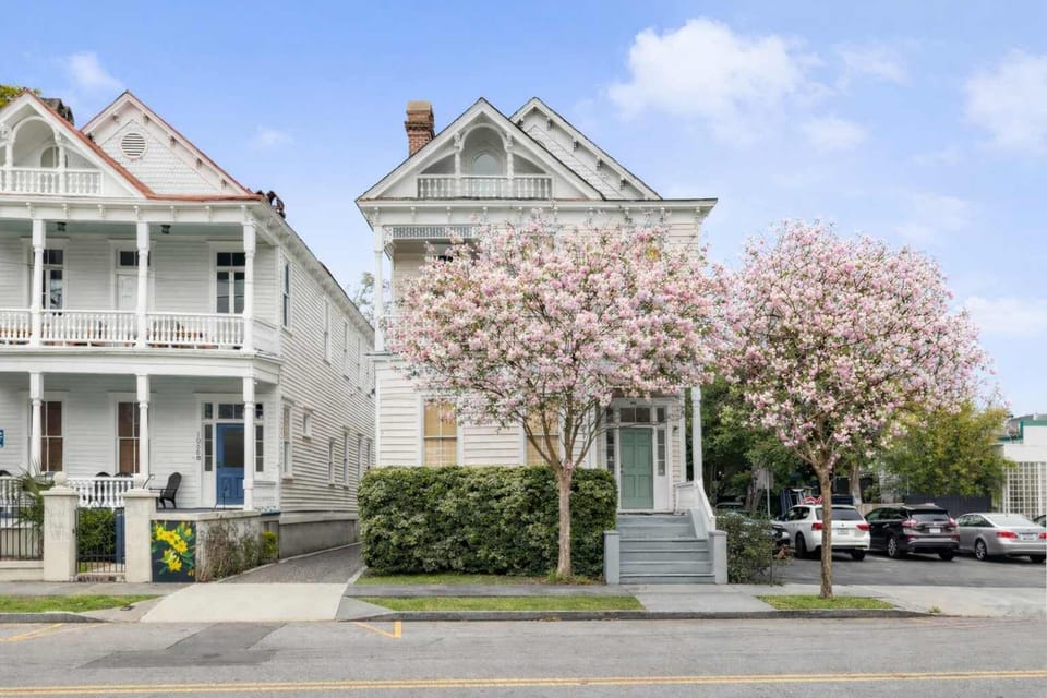 Welcome to your downtown Charleston rental! Explore all things downtown by foot!!