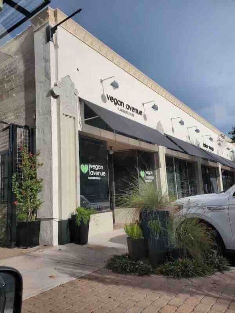 Restaurants within Walking Distance