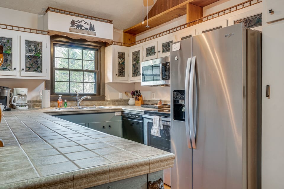 Kitchen | 1st Floor | Keurig & Drip Coffee Makers | Dishwasher | Cooking Basics