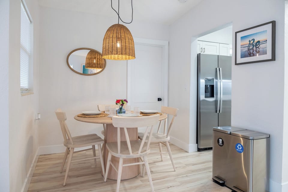 Dining area with seating for 4.