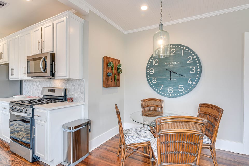 Dining Area | Dining Table | Dishware/Flatware