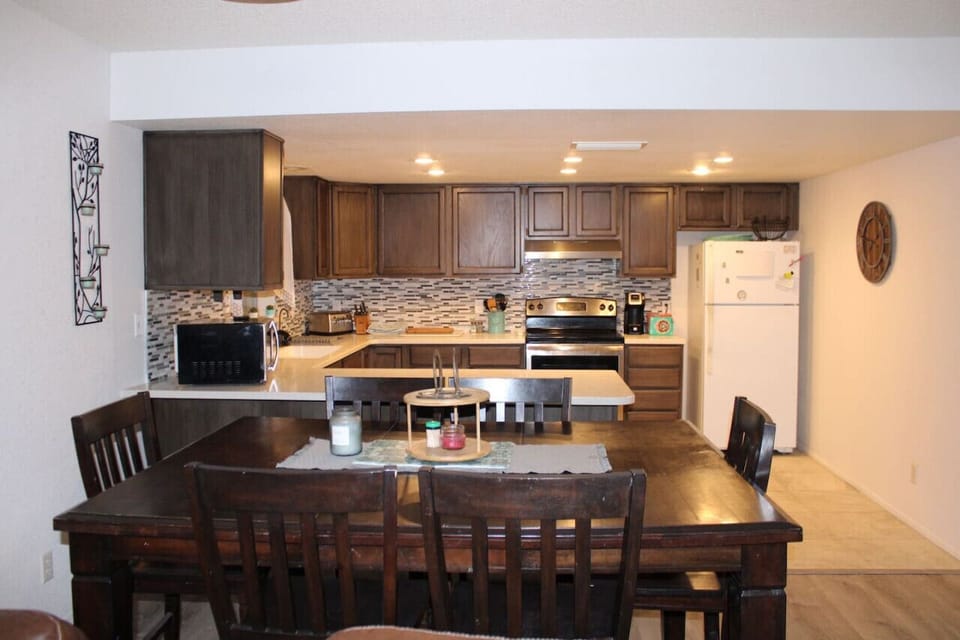 Dinning table (seating for 6).