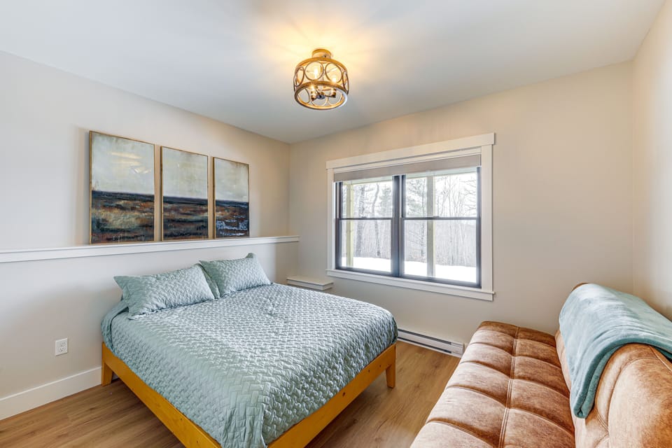 Bedroom 4 | Basement | Queen Bed