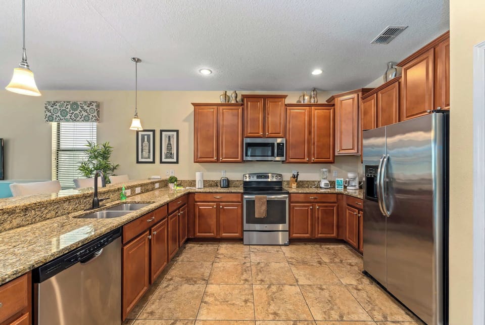Full kitchen w/ ample counter space, perfect for cooking together.