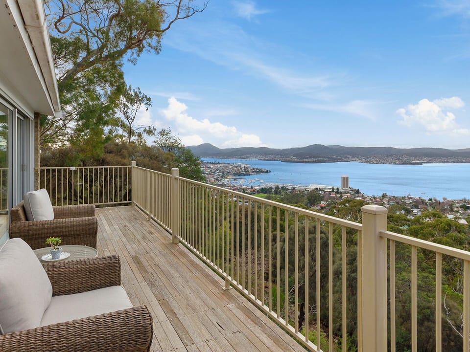 008 Open2view ID584769 1 271 Nelson Road