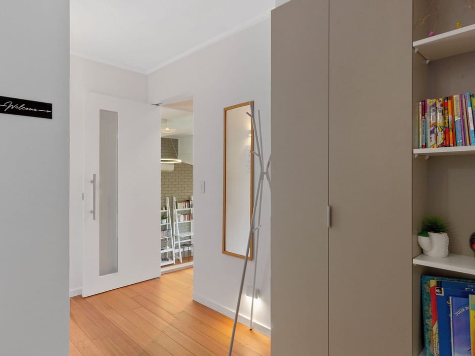 002 Open2view ID584769 1 271 Nelson Road