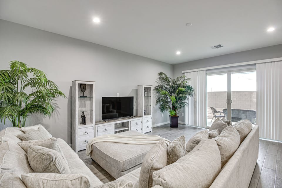 Marana Vacation Rental | 4BR | 3BA | 2,500 Sq Ft | Step-Free Entry