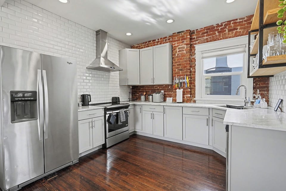 Main Floor: Kitchen