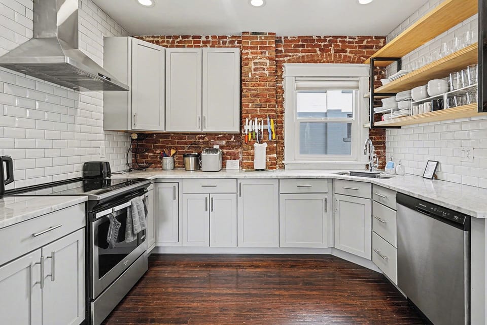 Main Floor: Kitchen