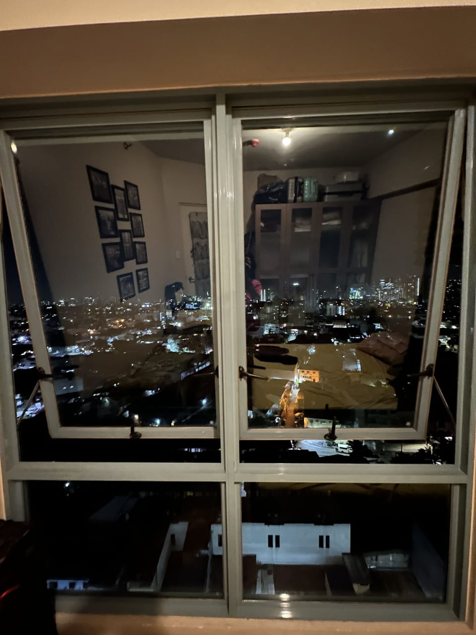 View of Mandaluyong-Makati  Skyline at night from your bedroom on18th floor unit