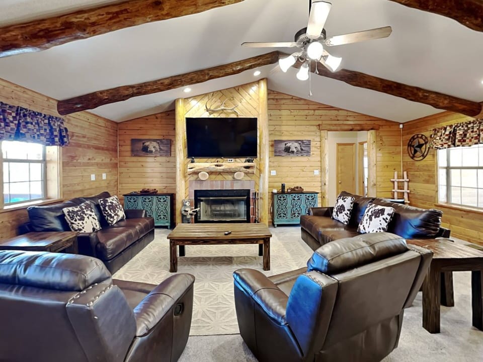 Welcome to 4 Bears 1 Cave