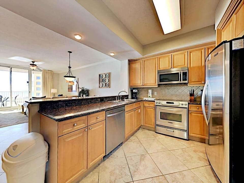 Azure 319 - Kitchen