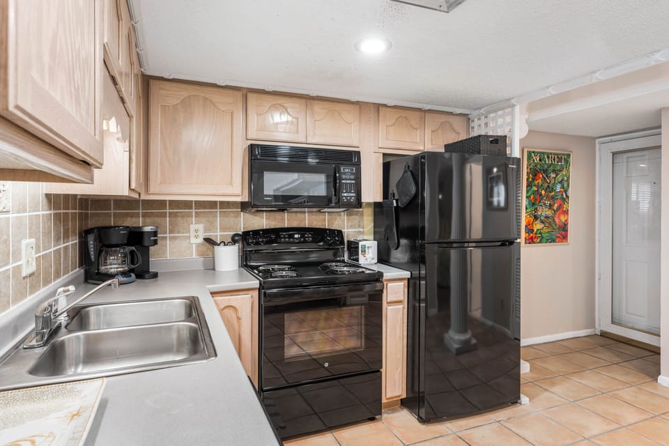 HSRC 408 Fully Stocked Kitchen