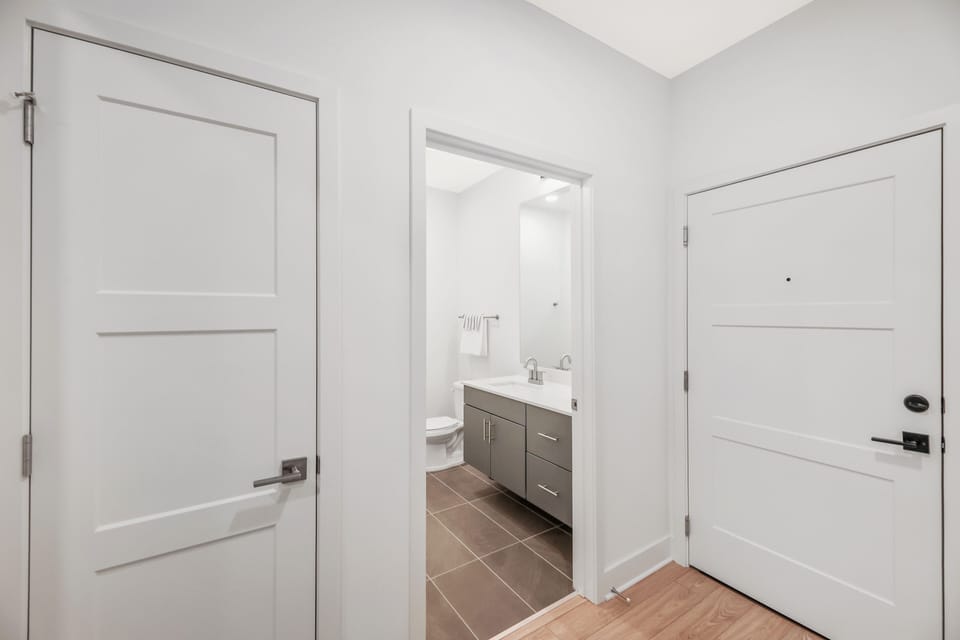Entry to Bathroom 