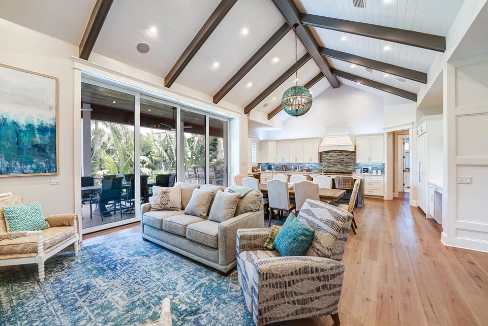 Spacious open concept Living room/dining/kitchen