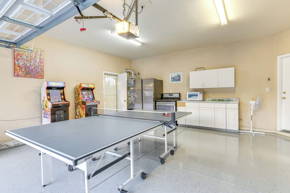 Game Room (Garage) | Ping Pong | Arcade Games | Kitchenette