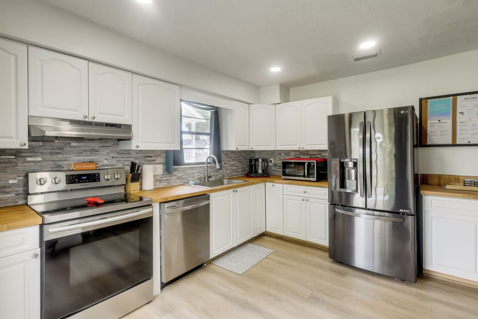 Kitchen | 1st Floor | Keurig Coffee Maker | Blender | Toaster Oven