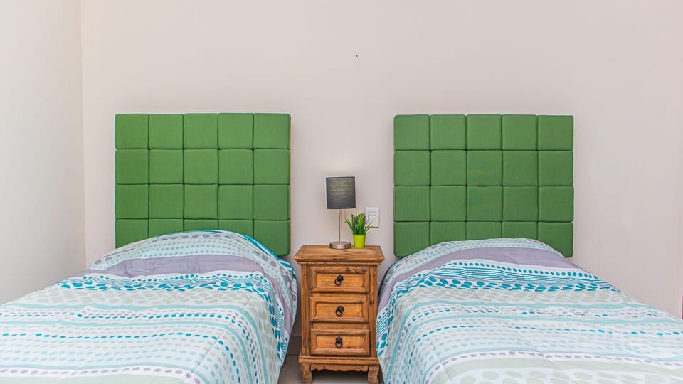 Guest Room - 2 Single Beds