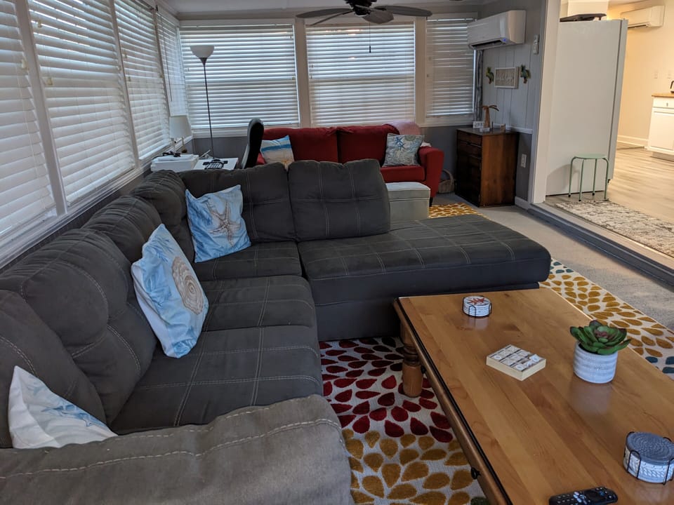 SUNROOM - SECTIONAL COUCH 