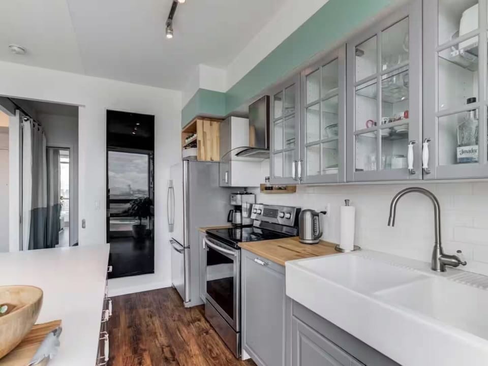 large full kitchen 