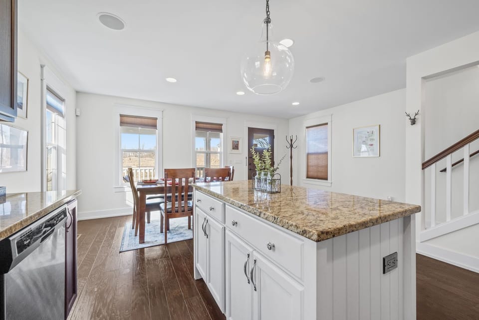 Shore Thing's well stocked kitchen!