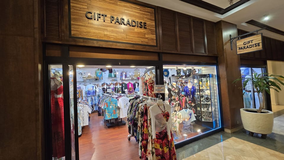 Souvenir and gift shop in the lobby.