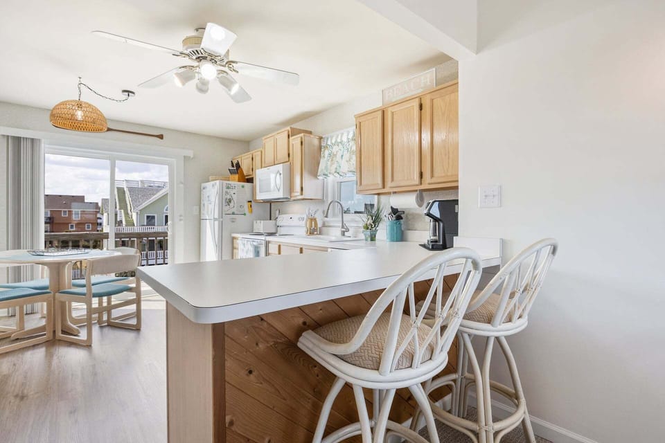 The spacious kitchen provides an additional eating space, perfect for breakfast, coffee, or a family board game!