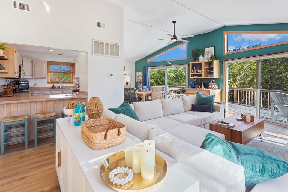 The top-level boasts plenty of natural light, as well as a spacious living area, dining area, kitchen, and Queen bedroom.