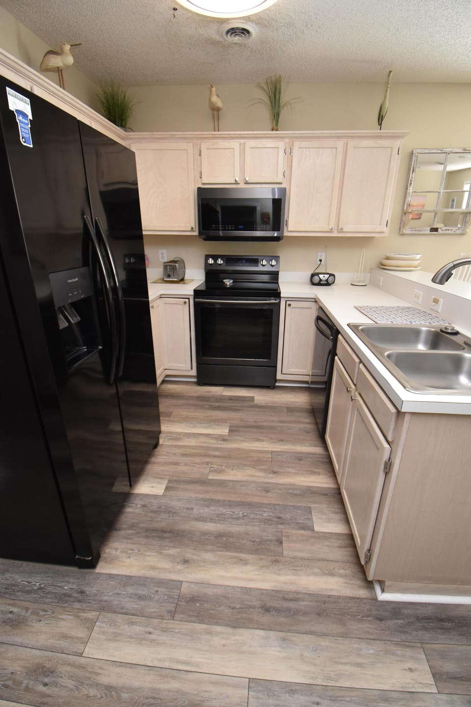 Enjoy the convenience of a fully equipped kitchen!