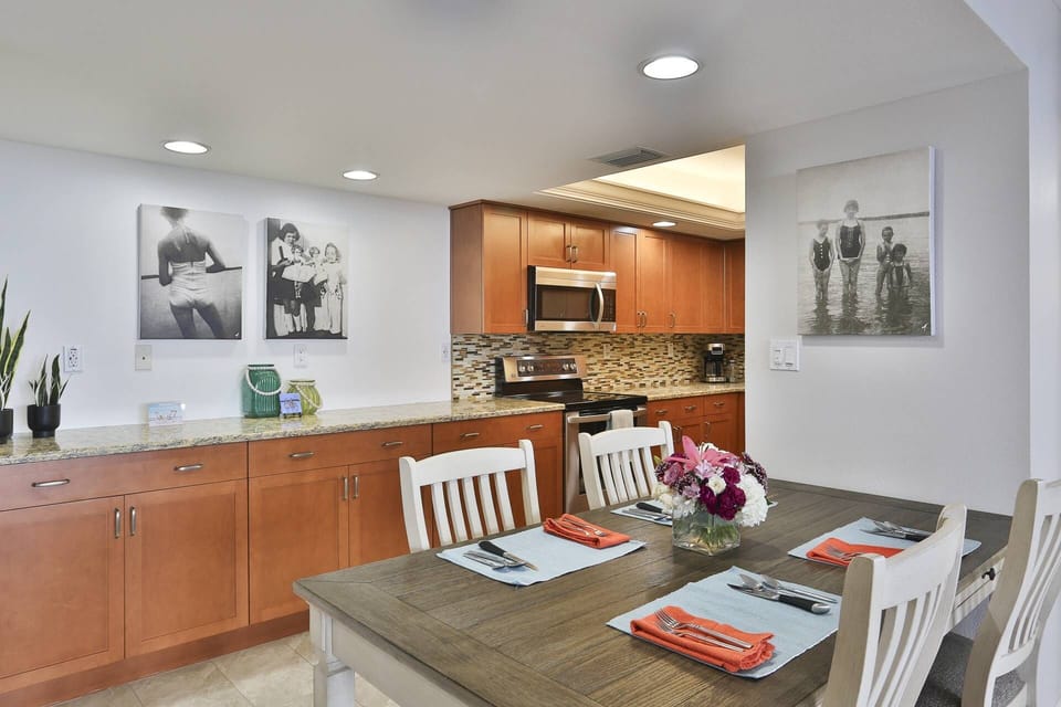 Indoor dining for four