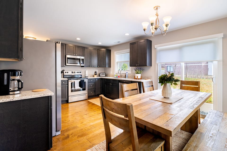 Open floor plan kitchen and dining area.