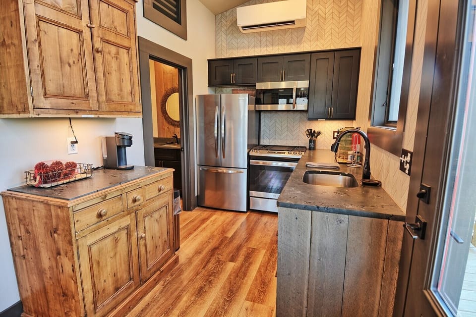 Modern and Beautiful Kitchen