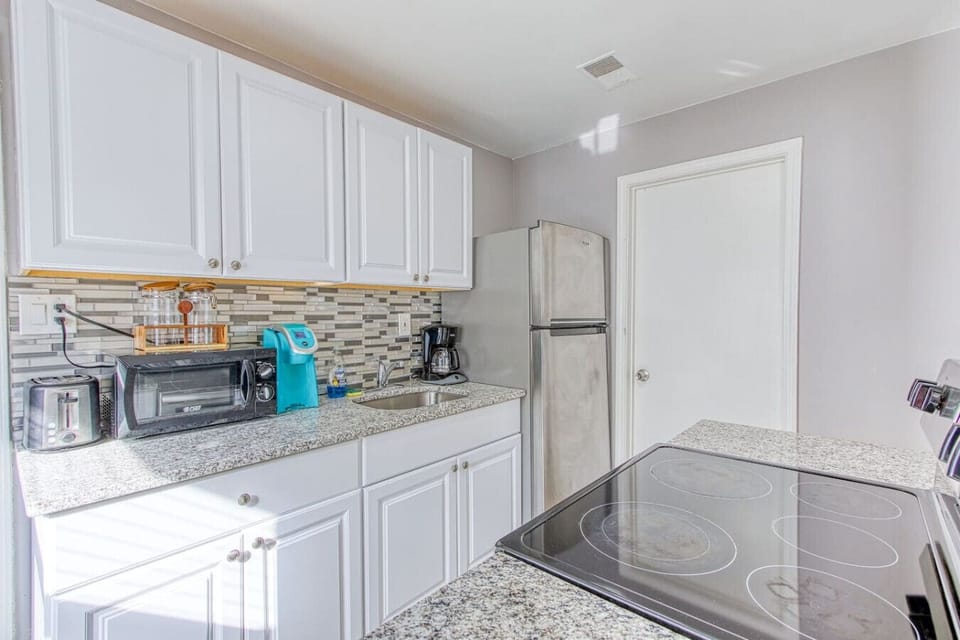 You’ll love the convenience of this fully equipped kitchen, where you can brew coffee, cook meals, or prepare snacks. The cozy layout and warm ambiance make cooking here a delightful part of your stay.